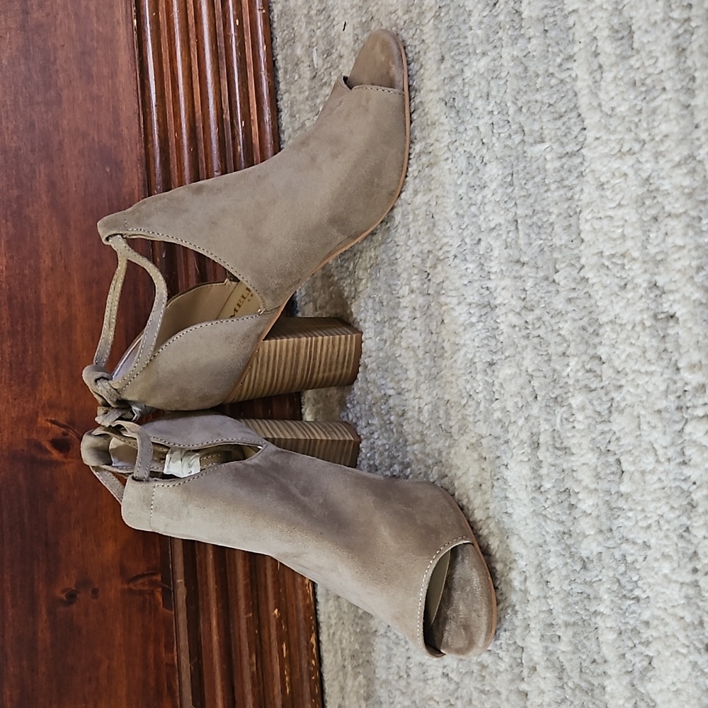 Peep-toe Booties
